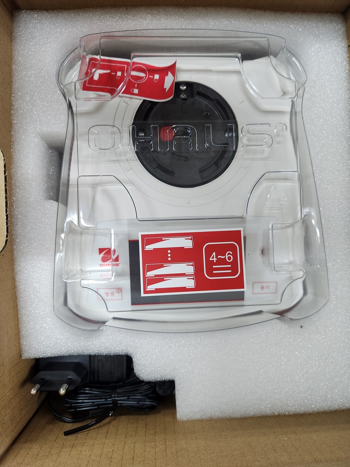 OHAUS SCOUT® STX 계수기용 휴대용 저울